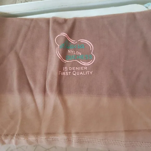 Diana Stockings - Picture 6 of 15